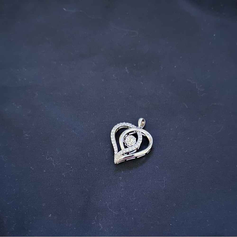 Timeless Silver Heart Pendant Necklace. - Picture 3 of 6